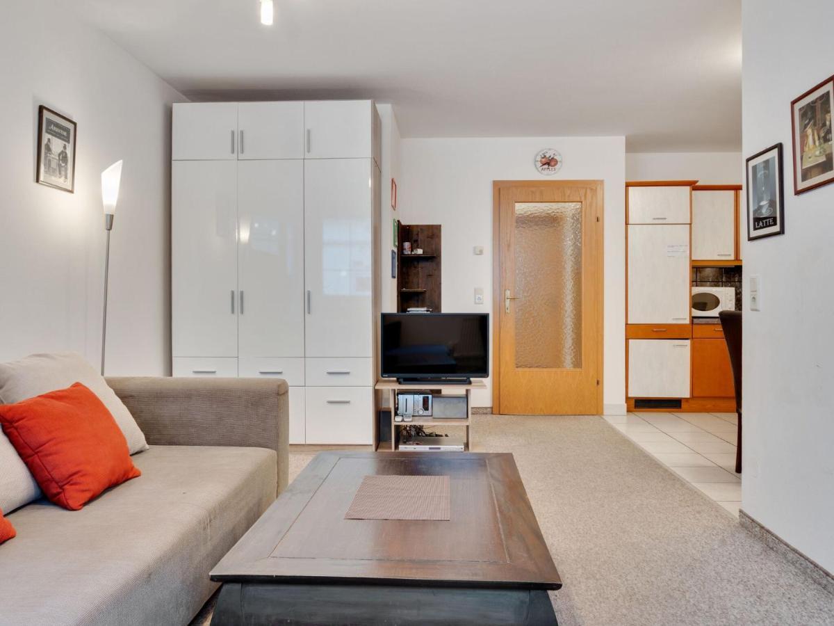 Comfortable Apartment In Zell Am See Near Forest Exterior photo