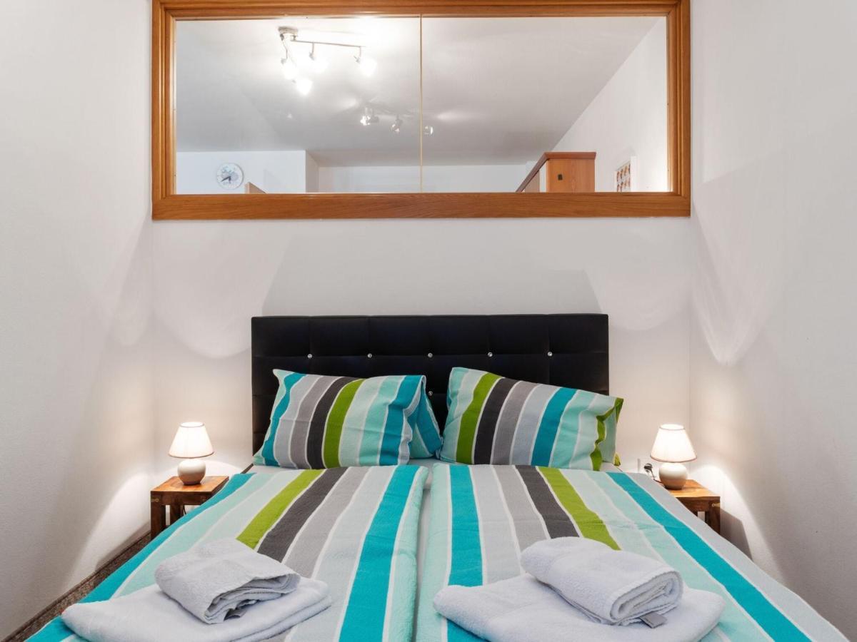 Comfortable Apartment In Zell Am See Near Forest Exterior photo